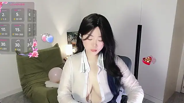 Snapshot of Emmaq996 chatting on September 10, 2:44 am Emmaq996 online show from September 10, 2:44 am