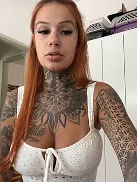 Snapshot of sereiaruiva99 chatting on February 9, 2:43 pm sereiaruiva99 online show from February 9, 2:43 pm