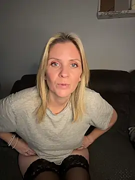 Lexi-Lux-X online show from November 15, 2:24 pm