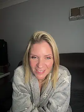 Lexi-Lux-X online show from November 21, 2:54 am