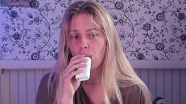 Snapshot of AngelAnty chatting on July 5, 1:29 pm AngelAnty online show from July 5, 1:29 pm