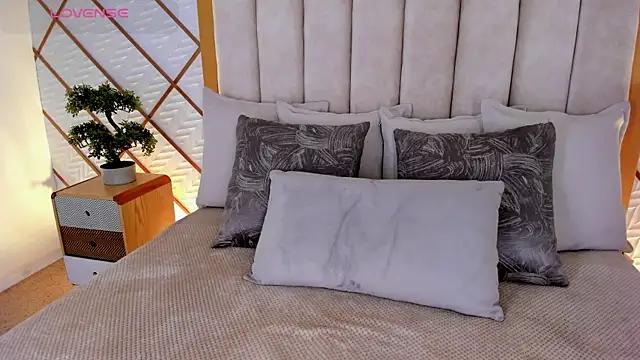 GretaVelvet online show from July 15, 7:52 pm