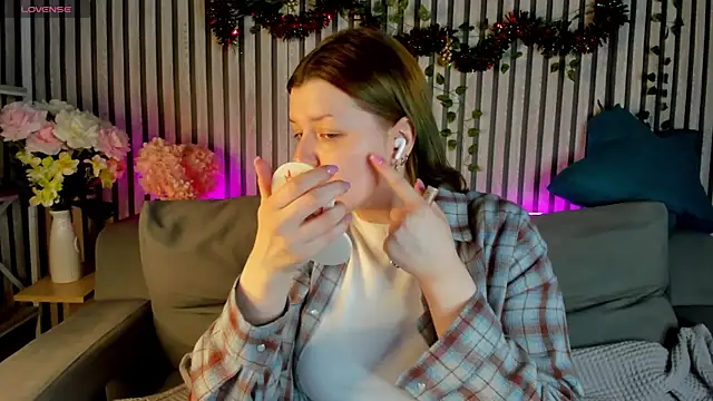 Michele Greenn online show from January 12, 1:11 am