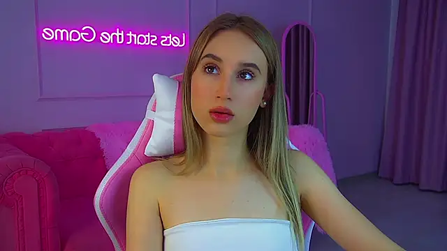 Snapshot of VictoriaHopsons chatting on November 16, 6:08 am VictoriaHopsons online show from November 16, 6:08 am