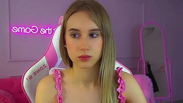 Snapshot of VictoriaHopsons chatting on November 19, 6:08 pm VictoriaHopsons online show from November 19, 6:08 pm