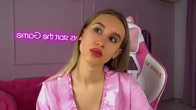 Snapshot of VictoriaHopsons chatting on November 29, 6:38 am VictoriaHopsons online show from November 29, 6:38 am