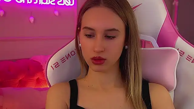 Snapshot of VictoriaHopsons chatting on December 15, 6:45 pm VictoriaHopsons online show from December 15, 6:45 pm