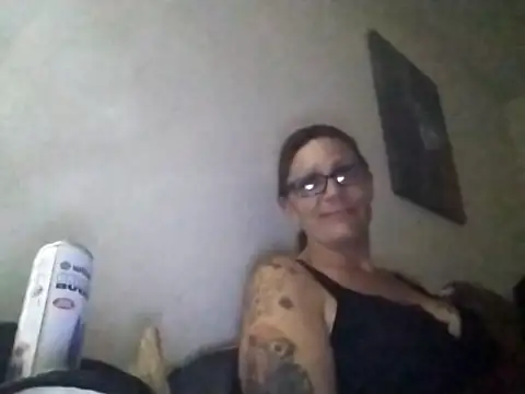 Snapshot of SparklesB1tch chatting on October 18, 1:01 pm SparklesB1tch online show from October 18, 1:01 pm