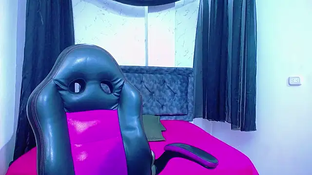 mia  thomson  online show from January 7, 2:19 pm