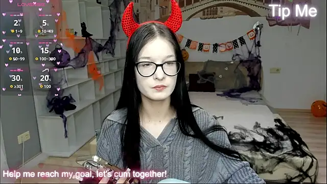 AlicaMoons online show from October 24, 11:50 am