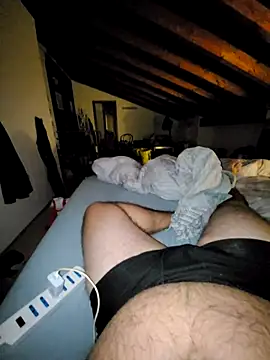 Snapshot of giova17cm chatting on October 6, 10:18 pm giova17cm online show from October 6, 10:18 pm