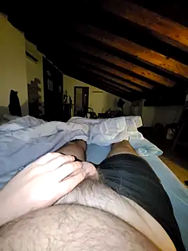 Snapshot of giova17cm chatting on October 21, 8:42 pm giova17cm online show from October 21, 8:42 pm