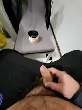 Snapshot of giova17cm chatting on November 24, 9:58 pm giova17cm online show from November 24, 9:58 pm