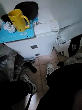 Snapshot of giova17cm chatting on January 7, 1:46 pm giova17cm online show from January 7, 1:46 pm