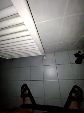 Snapshot of giova17cm chatting on March 5, 11:01 pm giova17cm online show from March 5, 11:01 pm