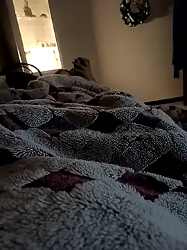 Snapshot of giova17cm chatting on March 7, 10:40 pm giova17cm online show from March 7, 10:40 pm