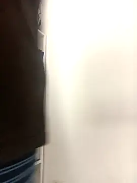 Snapshot of giova17cm chatting on March 8, 7:23 am giova17cm online show from March 8, 7:23 am