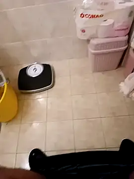 Snapshot of giova17cm chatting on March 22, 9:51 pm giova17cm online show from March 22, 9:51 pm