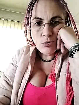 est 82 online show from September 30, 9:03 am