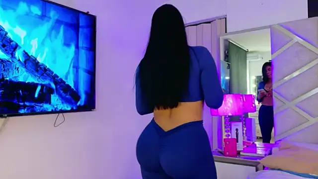 Snapshot of RoseMariee_ chatting on July 28, 4:41 am RoseMariee online show from July 28, 4:41 am