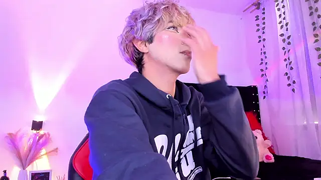 Snapshot of Cooperrosscute233 chatting on February 22, 9:02 pm Cooperrosscute233 online show from February 22, 9:02 pm