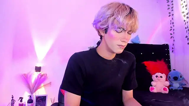 Snapshot of Cooperrosscute233 chatting on February 25, 7:56 pm Cooperrosscute233 online show from February 25, 7:56 pm