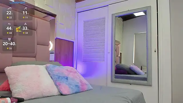 Snapshot of valeriahenao1 chatting on October 18, 7:14 pm valeriahenao1 online show from October 18, 7:14 pm