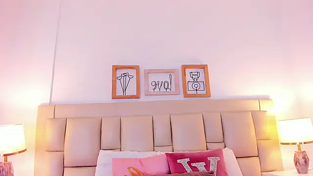 Snapshot of HarleyQueen666 chatting on November 30, 11:25 am HarleyQueen666 online show from November 30, 11:25 am