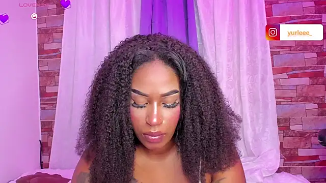 Snapshot of Brandy_brown_ chatting on February 11, 11:32 pm Brandy brown online show from February 11, 11:32 pm