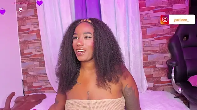 Snapshot of Brandy_brown_ chatting on February 19, 11:12 pm Brandy brown online show from February 19, 11:12 pm