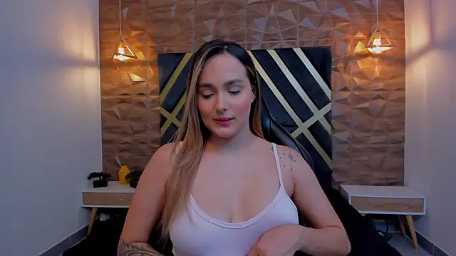 Emmaa white  online show from November 11, 5:13 pm