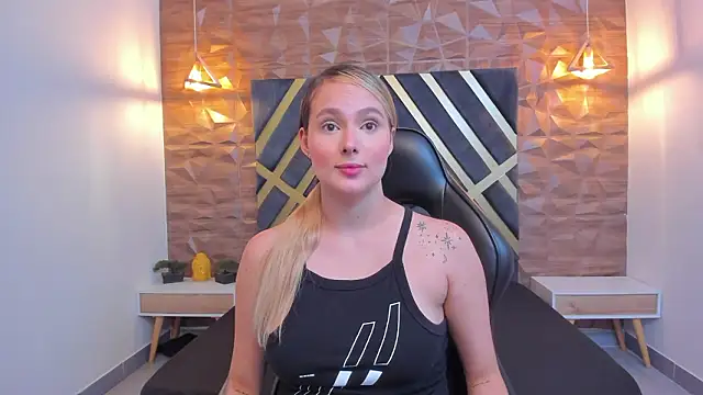 Emmaa white  online show from January 15, 5:16 pm