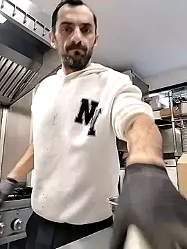 hotmen83 online show from October 10, 6:12 am