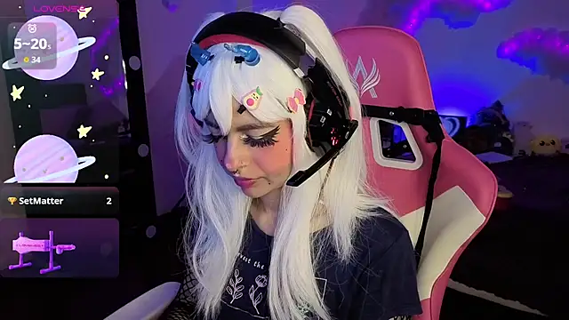 larah uwu online show from December 2, 12:43 pm