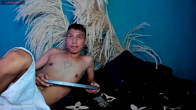 Snapshot of spicy_adonhis chatting on January 5, 5:27 pm spicy adonhis online show from January 5, 5:27 pm