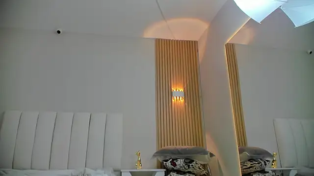 lilyth adam online show from November 13, 7:35 pm