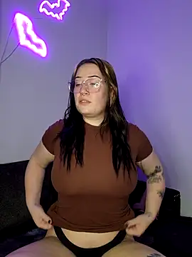 HarleyDemon666 online show from December 5, 1:47 am