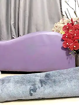 Jess-Thuy online show from October 18, 2:18 pm