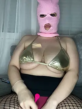 Snapshot of emiliafrancaise chatting on March 2, 8:21 am emiliafrancaise online show from March 2, 8:21 am