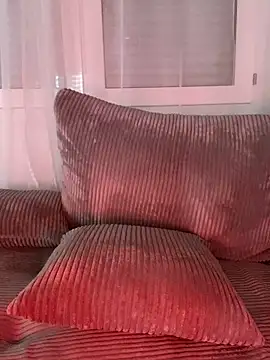 Snapshot of emiliafrancaise chatting on March 9, 8:29 am emiliafrancaise online show from March 9, 8:29 am