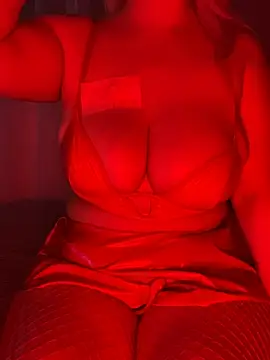 Snapshot of emiliafrancaise chatting on March 9, 9:08 pm emiliafrancaise online show from March 9, 9:08 pm