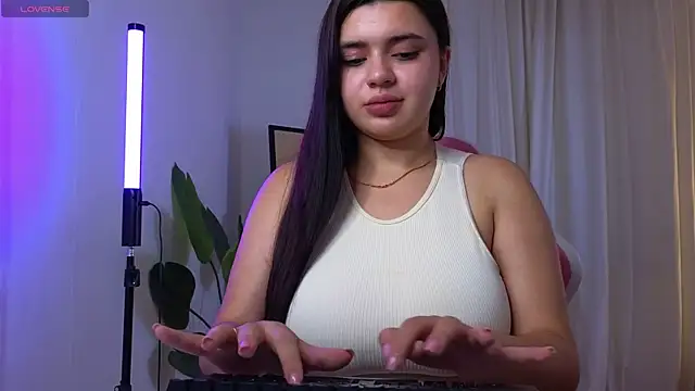 courtneyk  online show from October 16, 2:51 pm