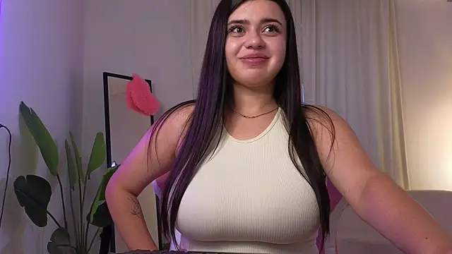 courtneyk  online show from October 18, 2:18 pm