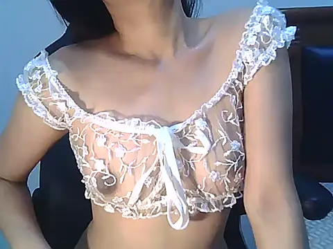 Snapshot of lovelynie123 chatting on October 24, 9:44 pm lovelynie123 online show from October 24, 9:44 pm