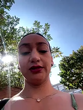 Ninabigtitied online show from September 16, 9:43 am