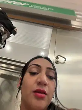 Ninabigtitied online show from November 6, 1:06 am