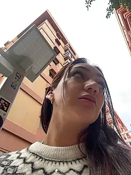 Ninabigtitied online show from December 20, 2:35 pm