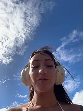 Ninabigtitied online show from January 8, 12:29 pm