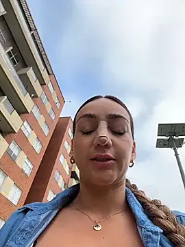 Ninabigtitied online show from April 14, 12:22 pm