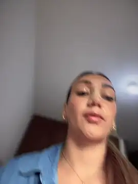 Ninabigtitied online show from April 21, 11:49 am